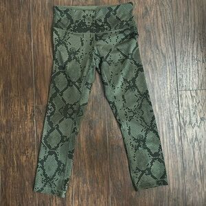 Lululemon cropped capris